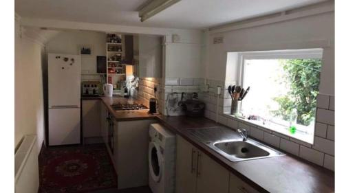 Kitchen, Homestay in The Heart Of Avalon in Glastonbury