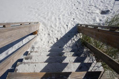 Cozy Studio - Walk to the Beach! in Jacksonville Beach, USA