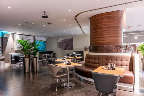 Premier Inn Abu Dhabi Airport (Business Park) - 레스토랑