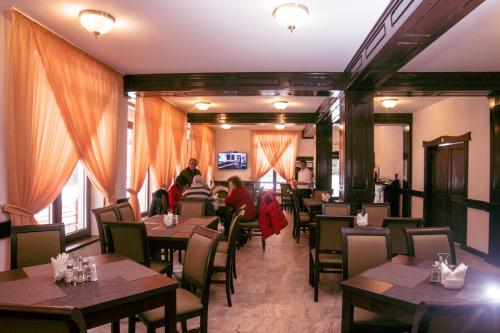 Restoran, Hotel Transalpin in Obârşia Lotrului