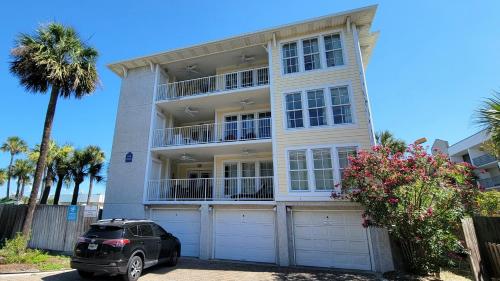 Pier Walk Unit C by Tybee Vacation Rentals