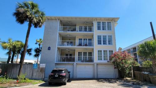 Pier Walk Unit C by Tybee Beach Vacation Rentals Pier Walk Unit C by Tybee Beach Vacation Rentals