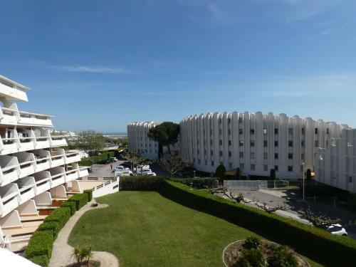 Appartement 2 pièces moderne proche plage, commerces, sud, jardin, garage, 4 pers - FR-1-328-177