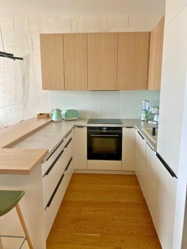 Luxury Apartment in SkyPark Residence, 26th floor - Castle view, Parking free, Bratislava (foto 5)