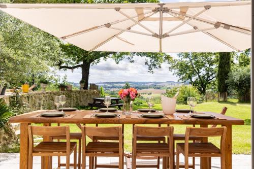 Maison de vacances 4 étoiles avec piscine et vue proche de Lectoure