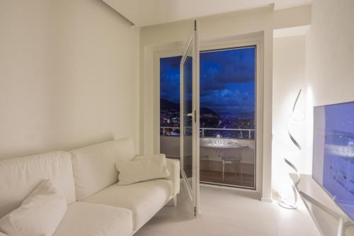 Terrazza Colombo- WHITE and GOLD Suites by Farris&Cors