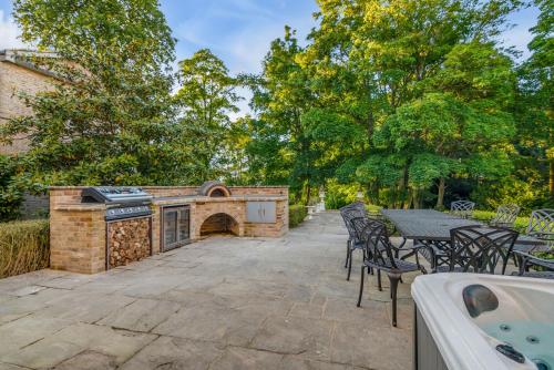 Seadmed, Beccles Georgian Mansion l 9 Bedrooms, Hot Tub & Parkland in Barsham