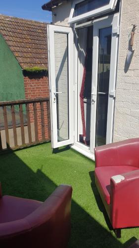 All Seasons Guest House - image 3