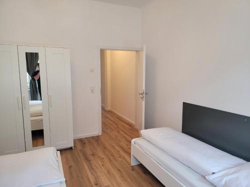 2 bedrooms, 5 beds