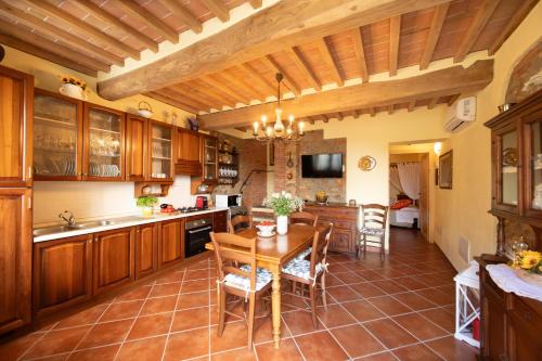 кухня, Agriturismo Colle del Sole With Swimming Pool in Поркарі