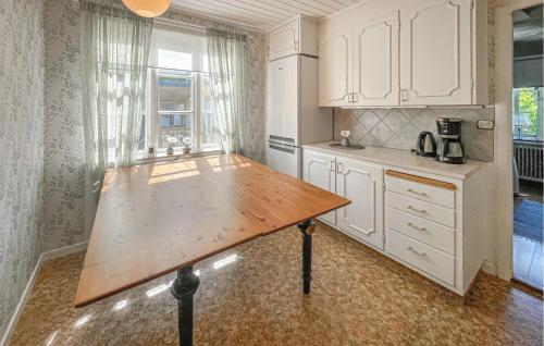 virtuve, Beautiful Apartment In Burseryd in Ahult