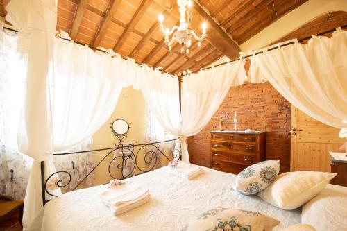Agriturismo Colle del Sole With Swimming Pool in Поркарі