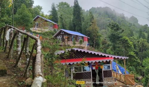 Stone and Pine Farmstay – khách sạn tại Hillside