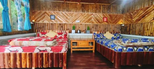 Stone and Pine Farmstay in Hillside
