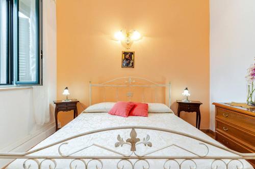 Thea Maris – Maratea, AZ