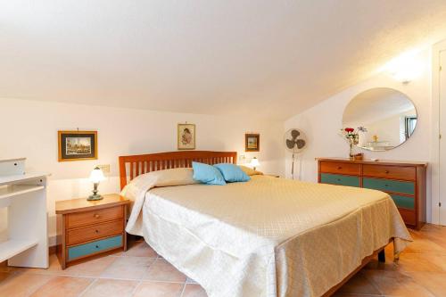 Thea Maris – Maratea, AZ