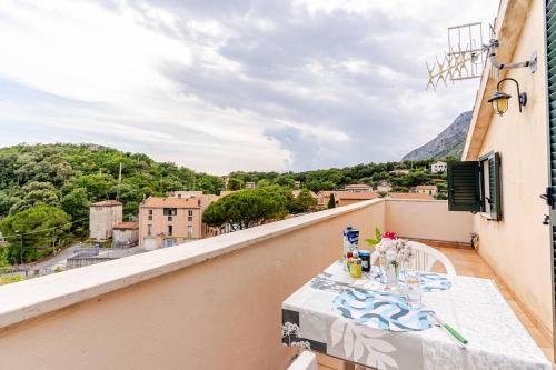 Thea Maris – Maratea, AZ