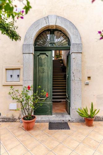 Thea Maris – Maratea, AZ