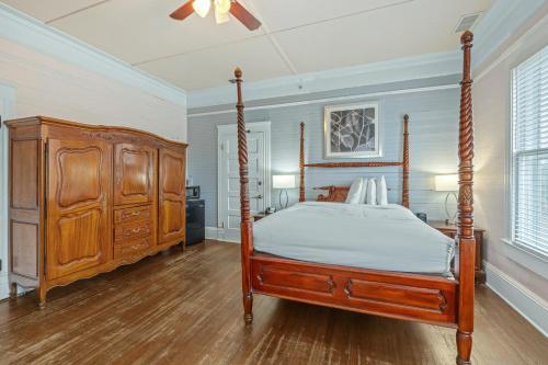 Queen Room - Accessible/Nonsmoking