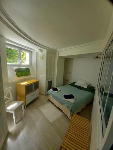 Beau studio dans un cadre exceptionnel de verdure in Maisons-Laffitte