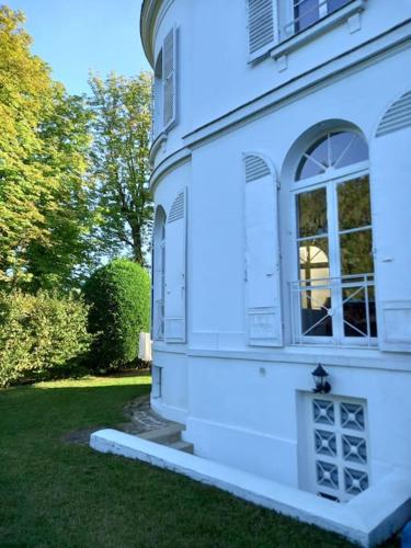 Vistas, Beau studio dans un cadre exceptionnel de verdure in Maisons-Laffitte