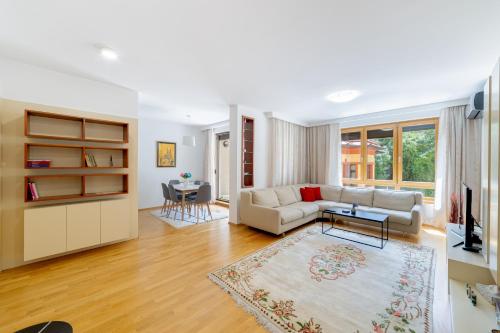 Skenderpasina Skyline 2-bedroom apartment with balcony