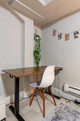 Lovely Room at 3 bedroom Apt at East Village
