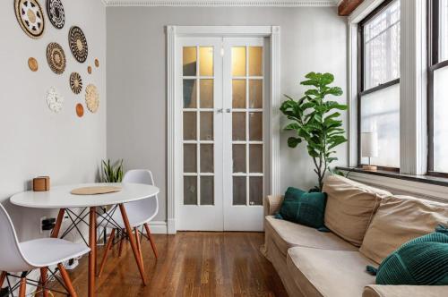 Lovely Room at 3 bedroom Apt at East Village