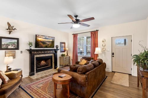 Bear Pass is a 3 bed 2 bath craftsman style home located within walking distance to DT Gatlinburg in Gatlinburg, USA