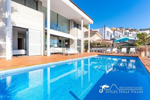 สระว่ายน้ำ, Super Villa Oasis Fab Sea and Sitges View with Private Pool and Air Conditioning in กินต์ มาร์