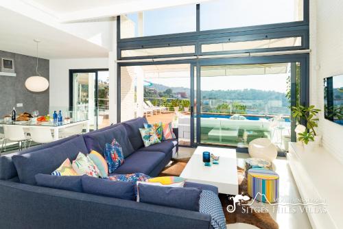 ห้องส่วนกลางสำหรับนั่งเล่น/ดูทีวี, Super Villa Oasis Fab Sea and Sitges View with Private Pool and Air Conditioning in กินต์ มาร์