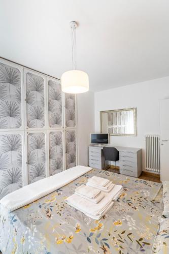 Quattro Fontane Apartment - Tap to explore photos