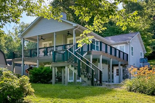 Sunset Cove in Maynardville, USA