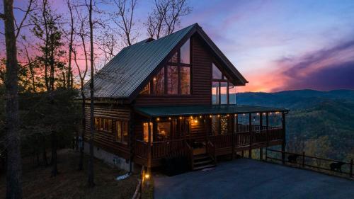 Serenity is a Mountain Top Oasis in Brothers Cove in Sevierville, USA