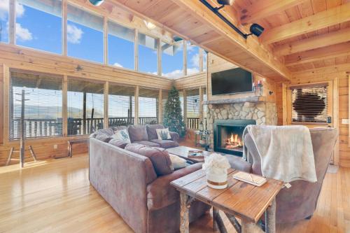 Serenity is a Mountain Top Oasis in Brothers Cove in Sevierville, USA