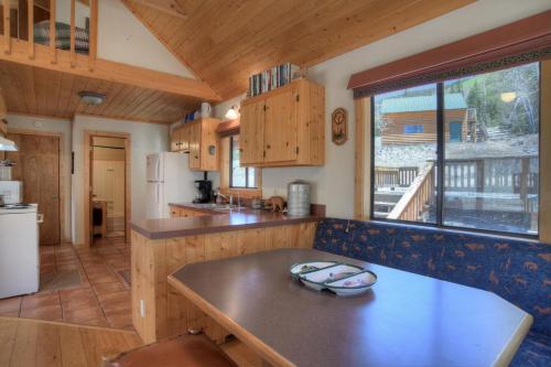 Secluded Mountain Getaway in Creede, USA