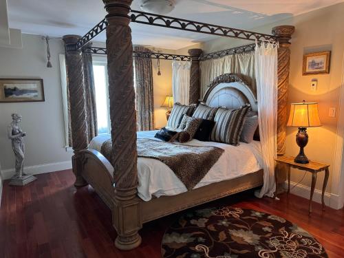 Western Shore Oceanfront Luxury Magical Views Sunset and Sunrise 4-Star Single Room suite