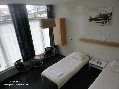 2 twin beds