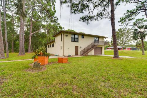 Sleek Largo Studio with Pond Less Than 7 Mi to Beach!