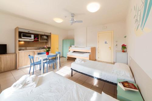 Quadruple Room with Private Bathroom image 2