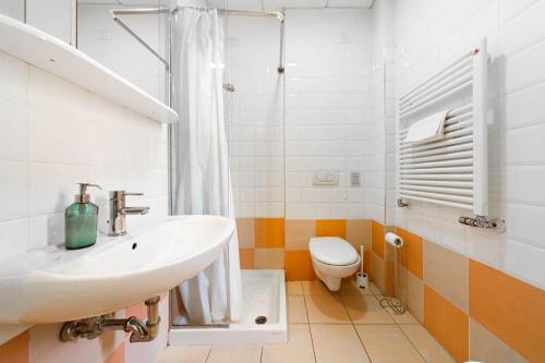 Triple Room with Private Bathroom image 1