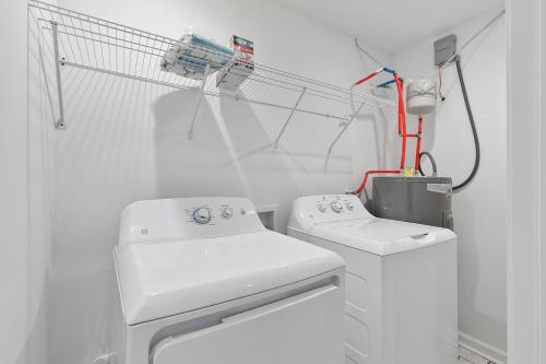 Comfy 2 bedroom w Free Parking in Austell, USA