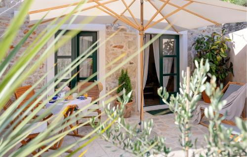 A szálláshely kívülről, 1 Bedroom Gorgeous Home In Vrisnik in Jelza