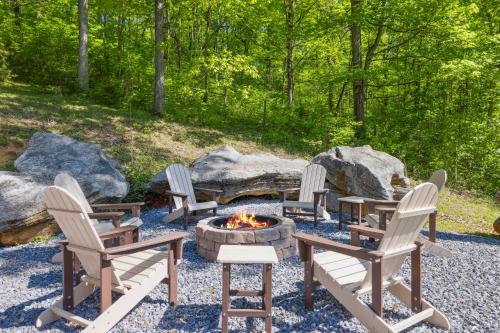 The "Lost Horse" Cabin - Secluded - Pet-Friendly - One Level - Massive Yard in Jones Cove, Vereinigte Staaten von Amerika