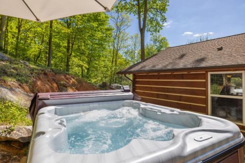 The "Lost Horse" Cabin - Secluded - Pet-Friendly - One Level - Massive Yard in Jones Cove, USA