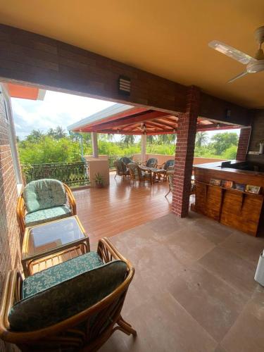 Restaurant, White Sand Inn in South Ari Atoll