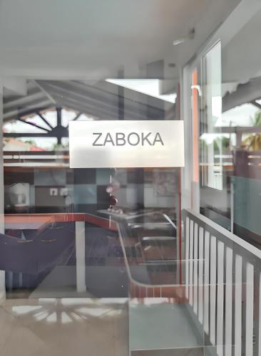 Entrance, Appartement de 2 chambres avec piscine partagee jardin clos et wifi a Sainte Anne a 3 km de la plage in Berard