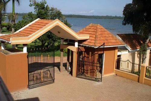 Sienna Beach and Safaris Hotel