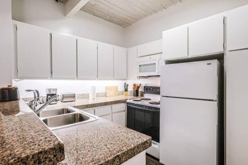 Spectacular & Bright 2BDR & 2 BTH in MDR for 6 pax in Los Angeles, USA