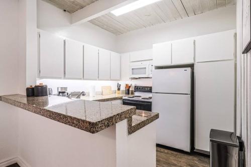 Spectacular & Bright 2BDR & 2 BTH in MDR for 6 pax in Los Angeles, USA